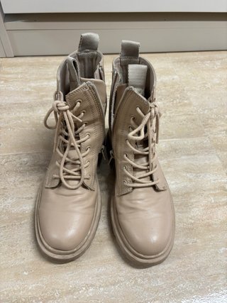 Botas militares beige con cordones