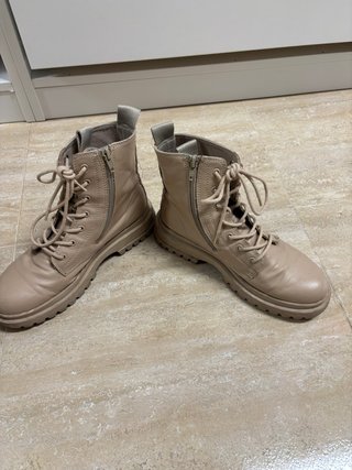 Botas militares beige con cordones