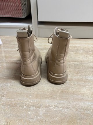 Botas militares beige con cordones