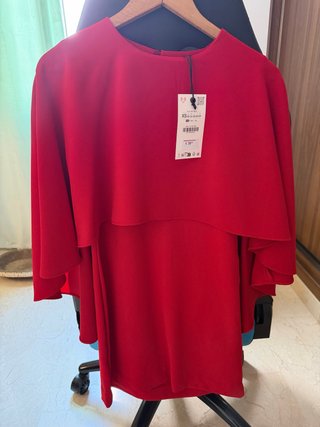 Vestido capa Zara rojo Talla XS