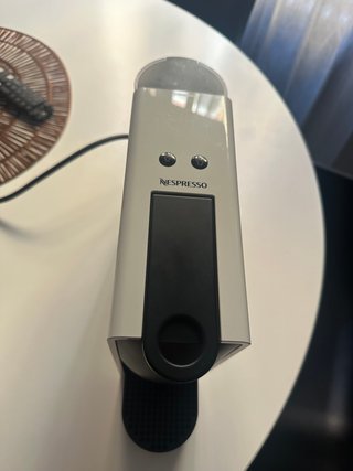 Cafetera Nespresso Krups Essenza Blanca
