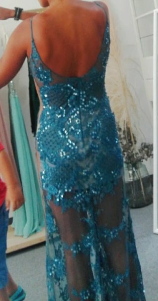 Vestido de fiesta azul con pedrería