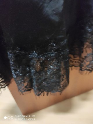 Camiseta lencera negra con encaje