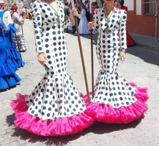2 trajes de flamenca lunares