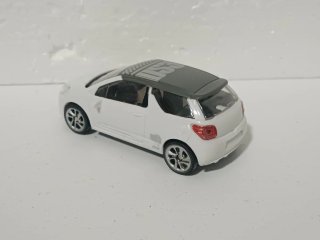 4 coches escala 1:43 Europeos