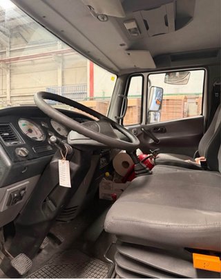 Nissan Atleon 2005