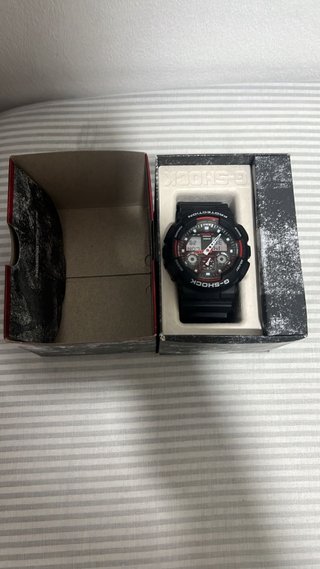 Reloj G-Shock Negro y Rojo