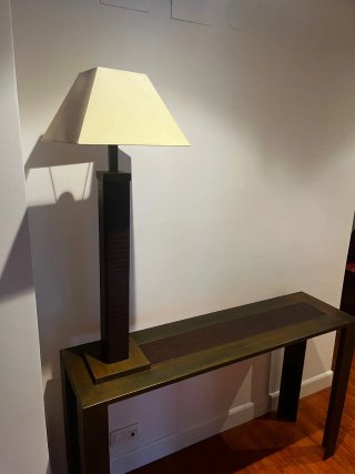 Mueble metálico y cuero