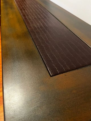 Mueble metálico y cuero