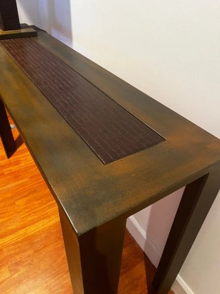 Mueble metálico y cuero