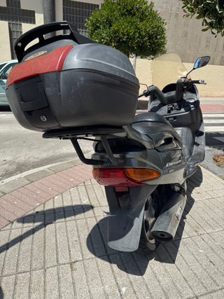 Suzuki Burgman 400 (2000) Maxi Scooter