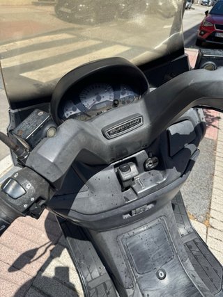 Suzuki Burgman 400 (2000) Maxi Scooter