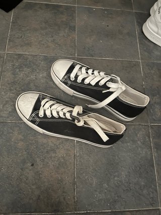 Zapatillas Converse Negras y Blancas