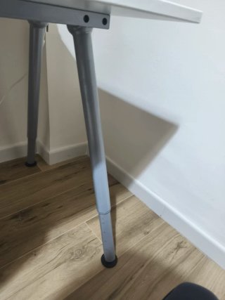 Mesa escritorio con patas ajustables Ikea