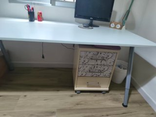 Mesa escritorio con patas ajustables Ikea