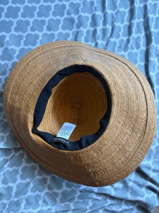 Sombrero de paja beige y marrón