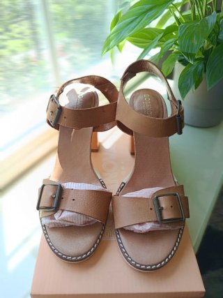 Sandalias de piel y tacón madera, marca BOSANOVA