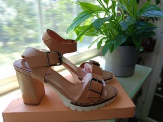 Sandalias de piel y tacón madera, marca BOSANOVA