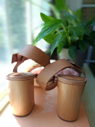 Sandalias de piel y tacón madera, marca BOSANOVA
