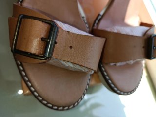 Sandalias de piel y tacón madera, marca BOSANOVA