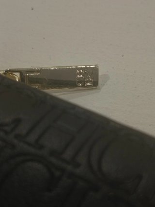 Cartera Carolina Herrera Negra y Dorada