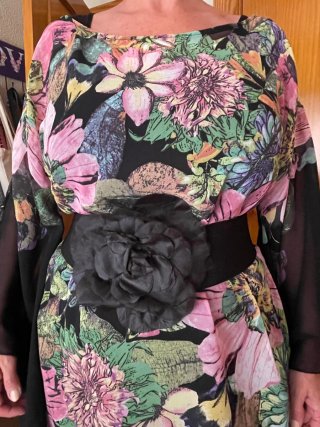 Vestido estampado floral con cinturón