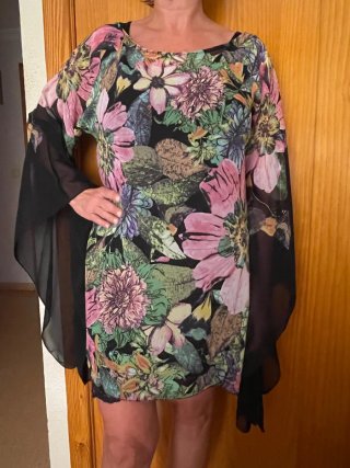 Vestido estampado floral con cinturón