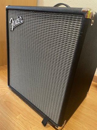 Amplificador de bajo Fender Rumble 100