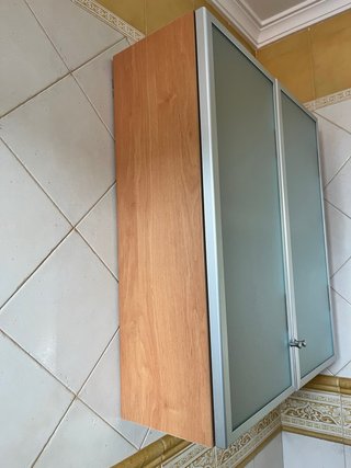 Mobile di Stoccaggio in Metallo e Cristallo