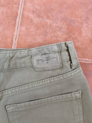 Shorts Stradivarius verde deshilachados