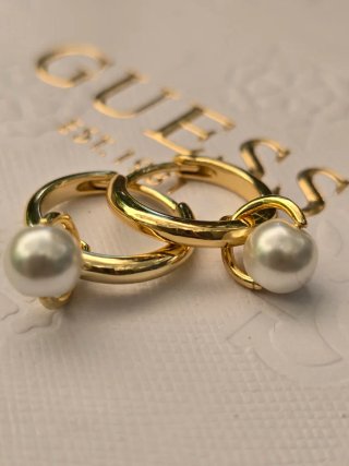 Pendientes dorados con perla