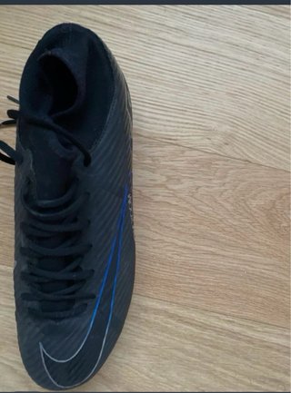 Botas de fútbol Nike + Espinilleras