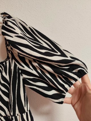 Vestido estampado de chica talla M-L de Primark.