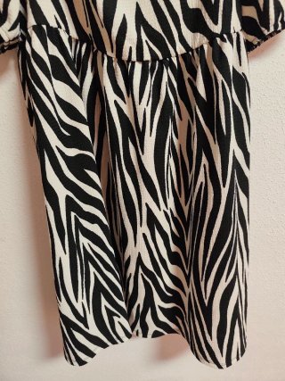 Vestido estampado de chica talla M-L de Primark.