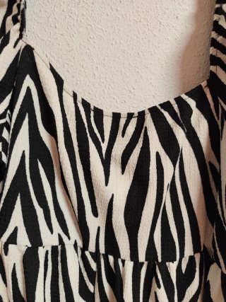 Vestido estampado de chica talla M-L de Primark.