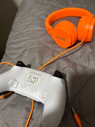 Mando PS5 y Auriculares Naranja