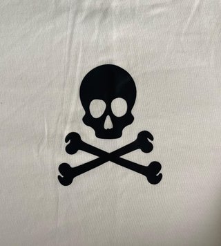 Camiseta Blanca - Estampado Calavera - Talla L