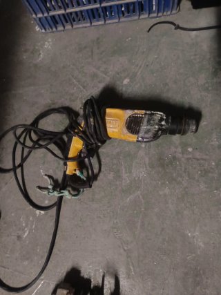 Taladro percutor DEWALT
