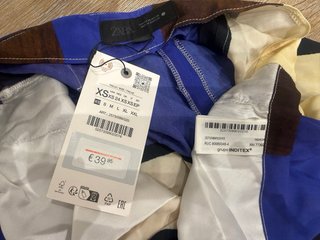 Pantalón Zara fluido estampado 2025