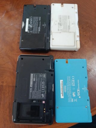 Lote 4 Nintendo DS (Negro, Azul, Blanco)