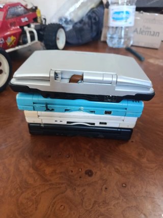 Lote 4 Nintendo DS (Negro, Azul, Blanco)