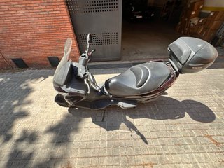 Suzuki Burgman 200 Maxi Scooter