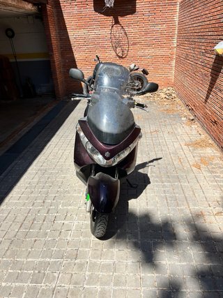 Suzuki Burgman 200 Maxi Scooter