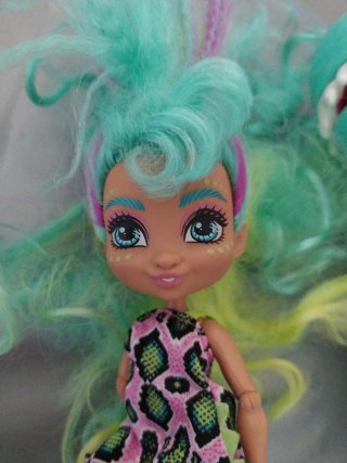 Muñeca Rockelle con Mascota Dinos Mattel Cave Club