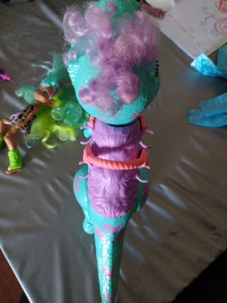 Muñeca Rockelle con Mascota Dinos Mattel Cave Club