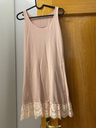 Vestido lencero rosa palo con encaje