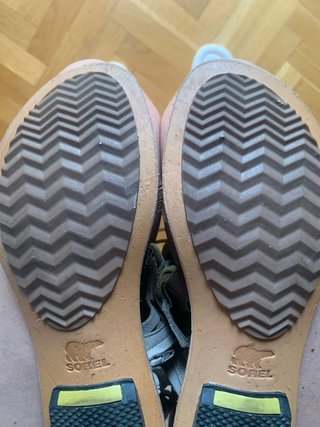 Sandalias Sorel piel natural, puestas un rato