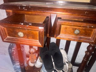Espejo de madera con perchero y cajones