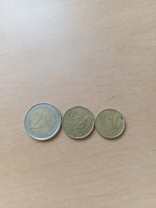 Lote 3 monedas euro: 2€, 20c, 10c, 10c