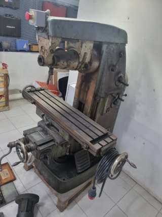 Fresadora FEXAC con accesorios